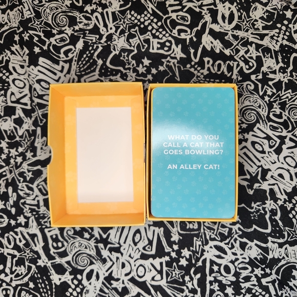 FREE: Cat jokes box of cards - Picture 2 of 4